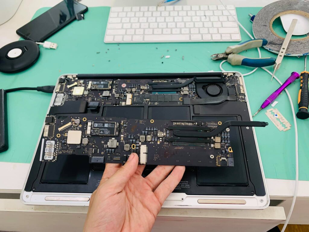 Thay main MacBook Chính hãng 3 Thay main MacBook Air 2015