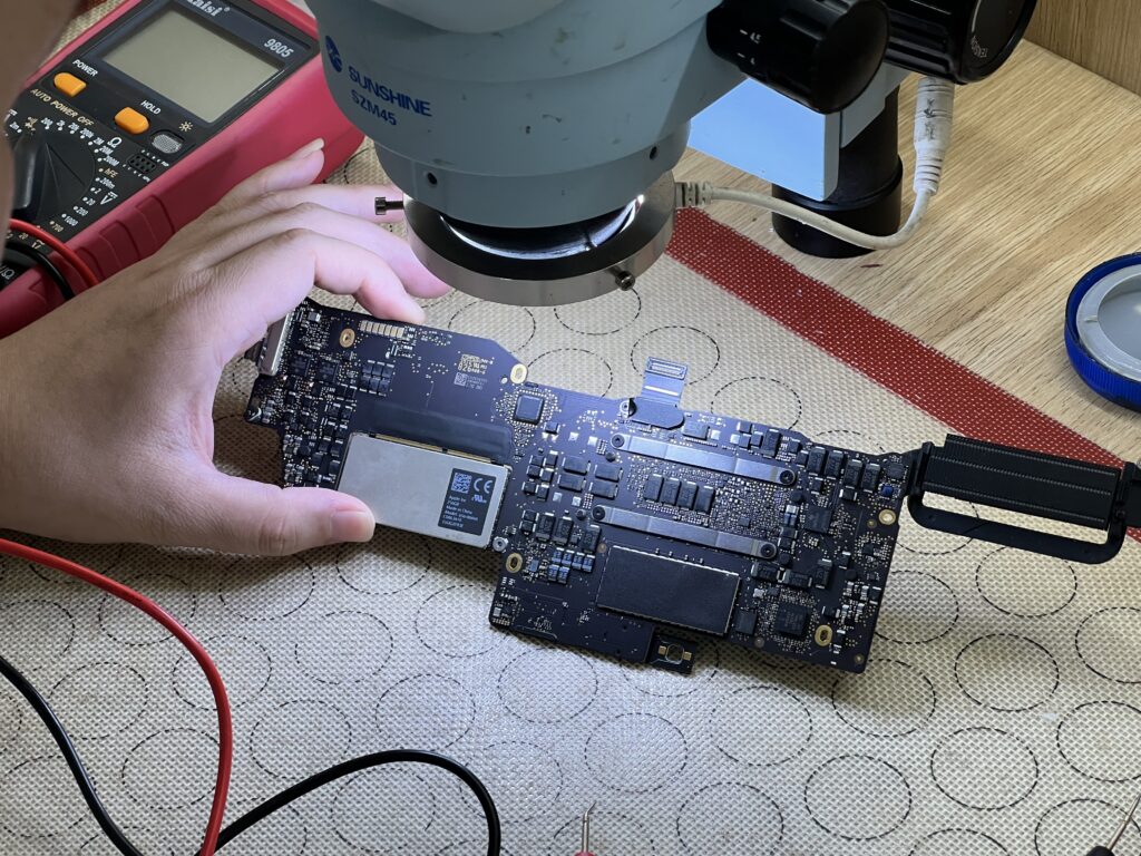 Sửa MacBook Pro 2017 không lên nguồn