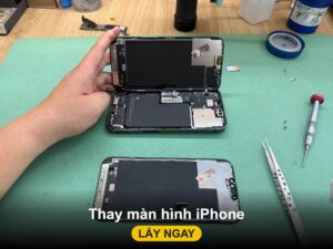 Thay màn hình iPhone lấy ngay tại Đà Nẵng - kỹ thuật viên Shop Táo tháo màn iPhone